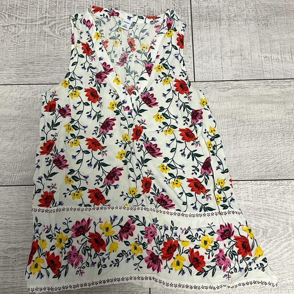 Old Navy  Sleeveless V-Neck White Floral Blouse - Picture 5 of 9